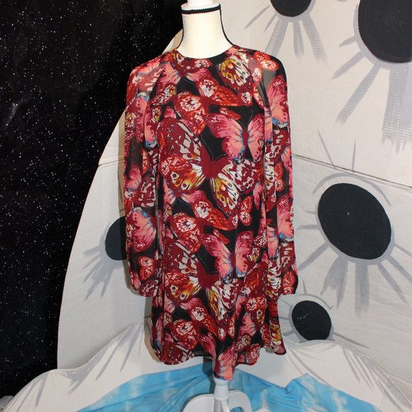 Pearle 88 Dresses & Skirts - butterfly print shift dress Pearle 88 long sleeve A line bell sleeves back cut